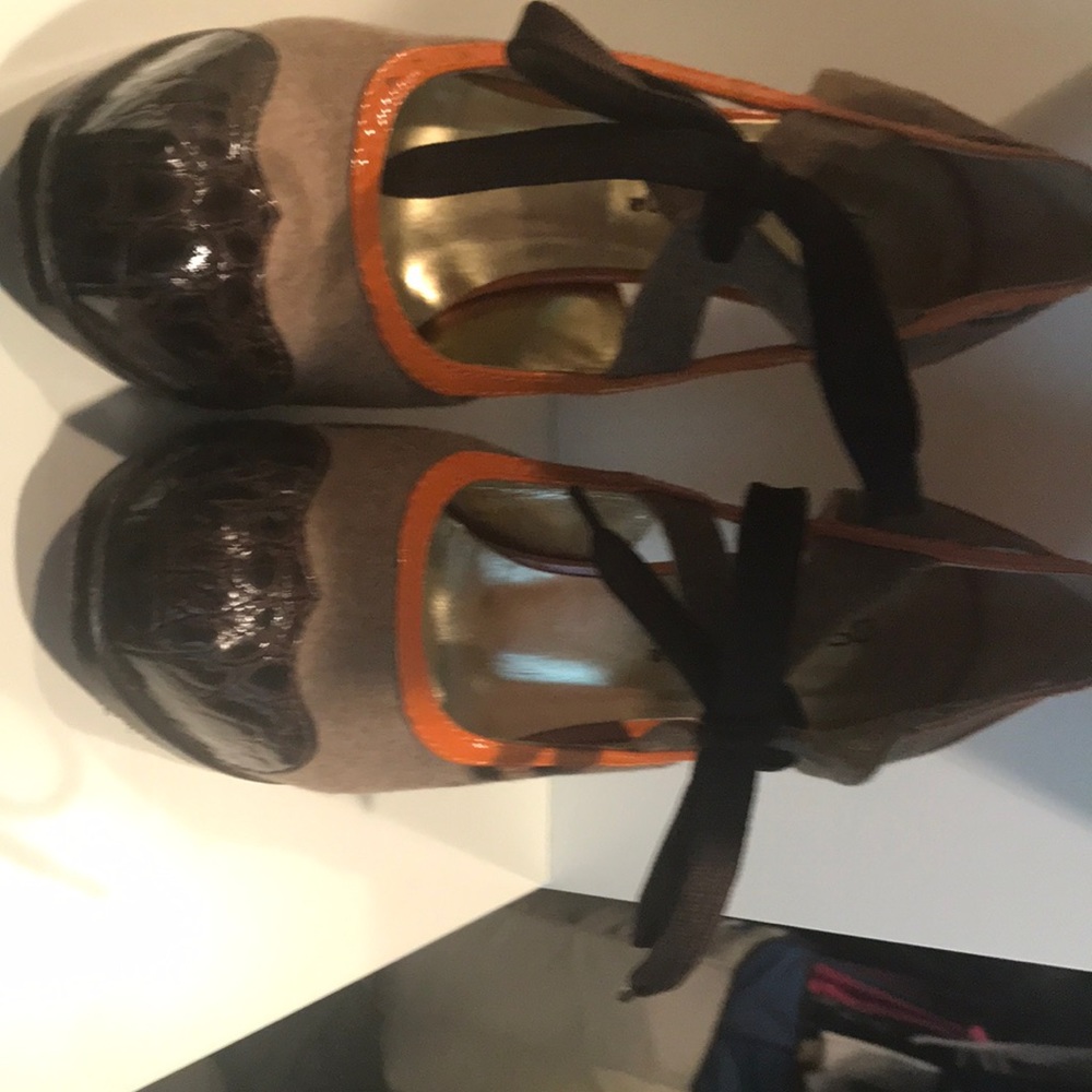 DSquared gorgeous orange and brown tie heels